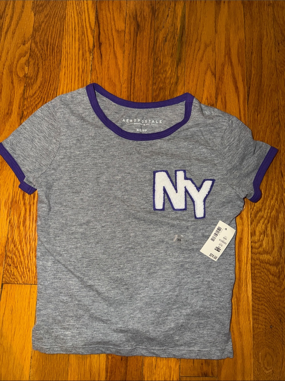 Aeropostale Women Gray Tee with Purple Trim and NY Patch Cropped Short sleeve